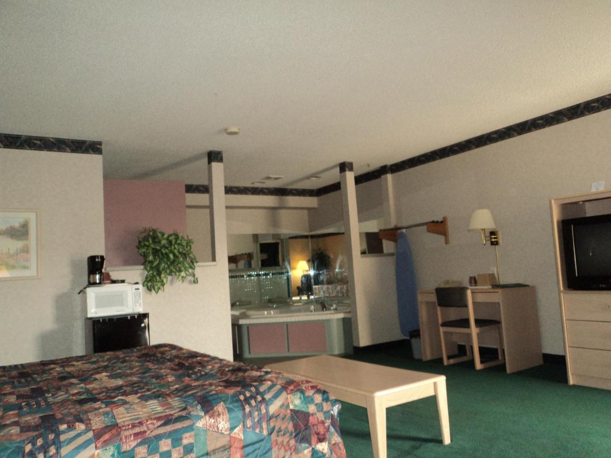 Knights Inn Ottawa image 16