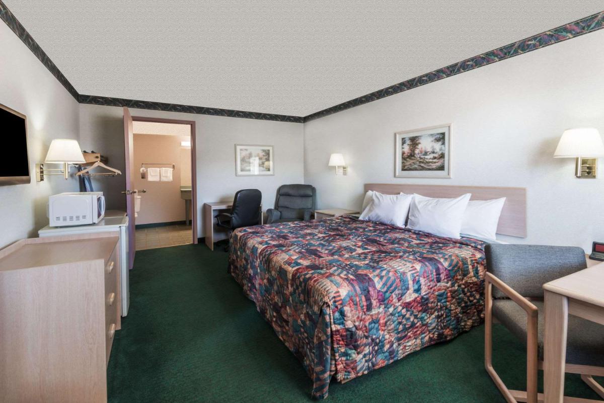 Knights Inn Ottawa image 17