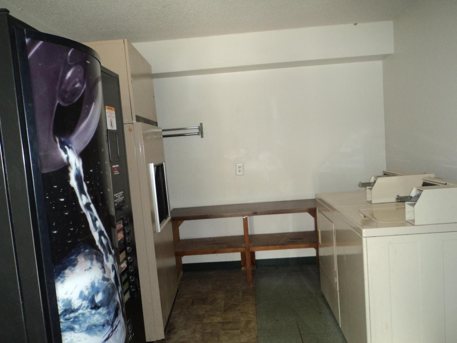 Knights Inn Ottawa image 3