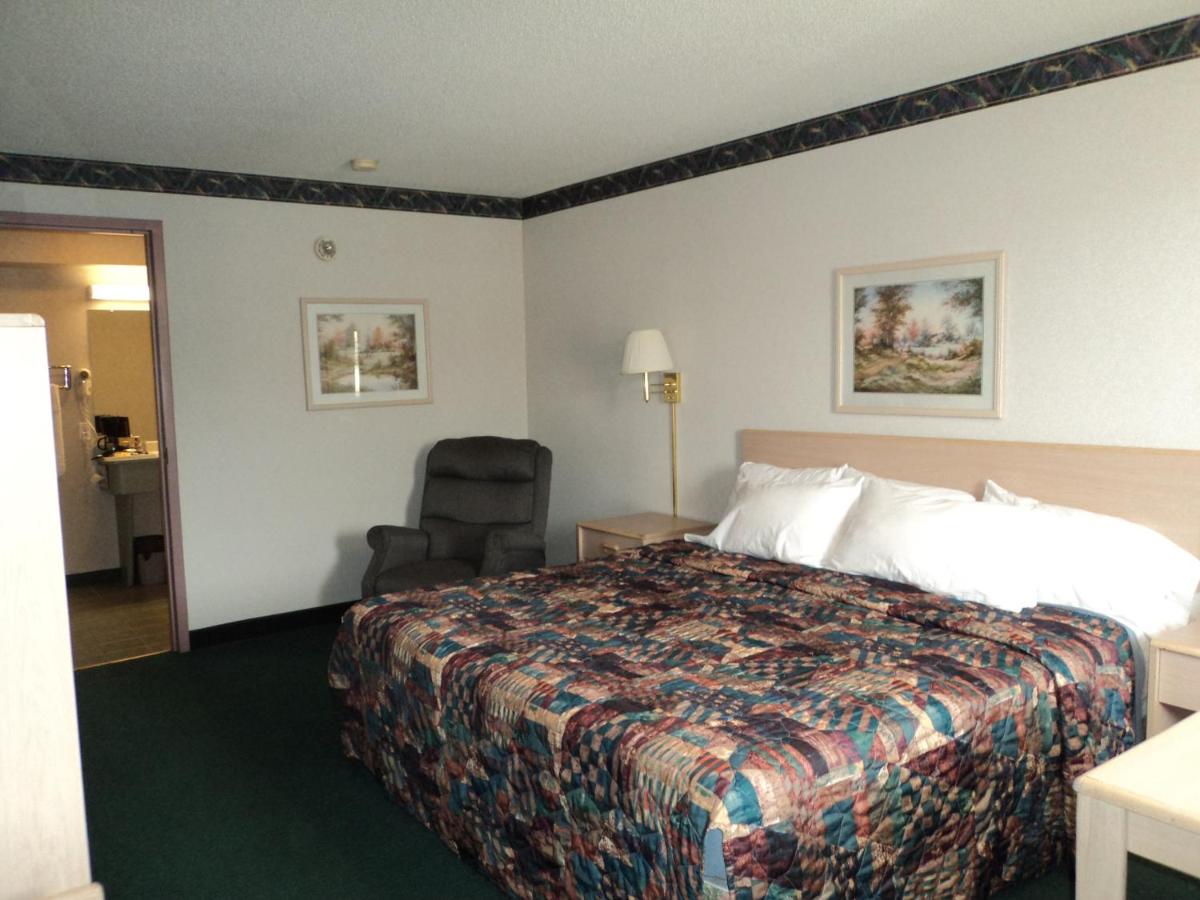 Knights Inn Ottawa image 5