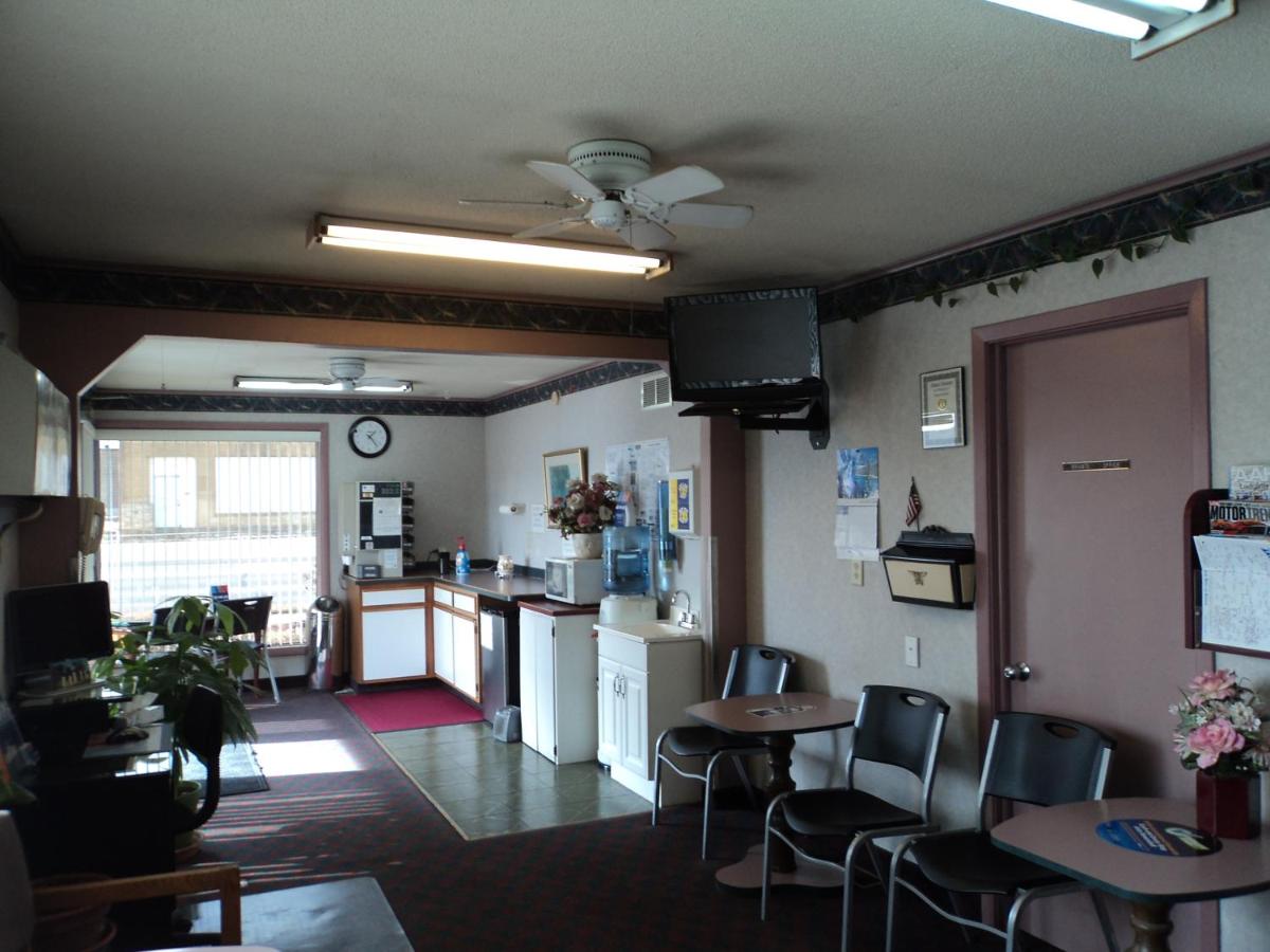 Knights Inn Ottawa image 6