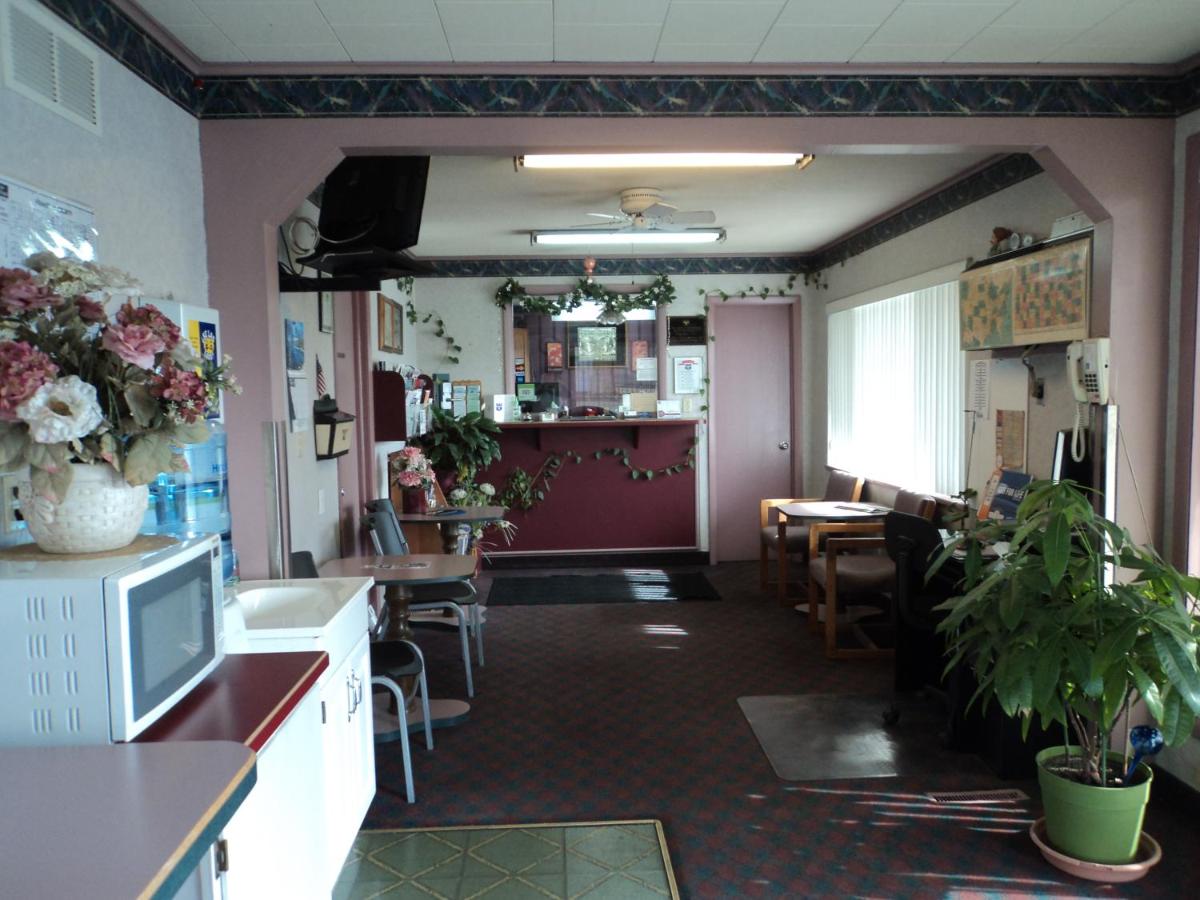 Knights Inn Ottawa image 9